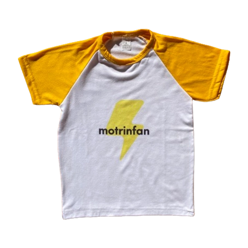 remera merchandising motrinfan con mangas amarillas y rayo amarillo grande en el pecho
