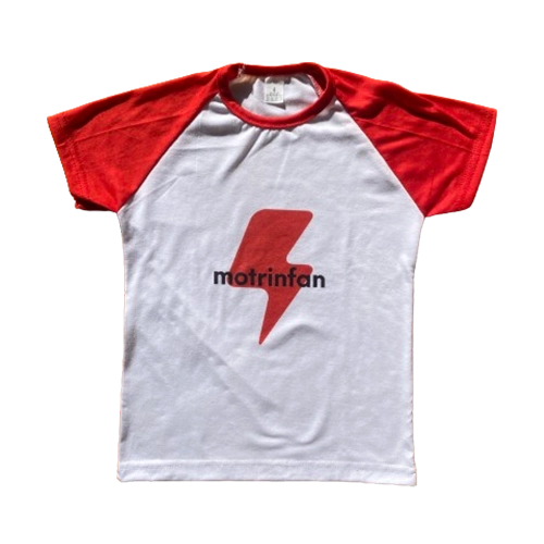 remera merchandising motrinfan con mangas rojas y rayo rojo grande en el pecho