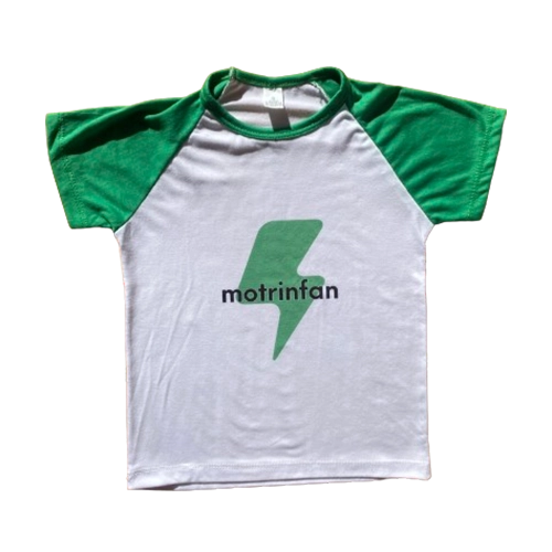 remera merchandising motrinfan con mangas verdes y rayo verde grande en el pecho